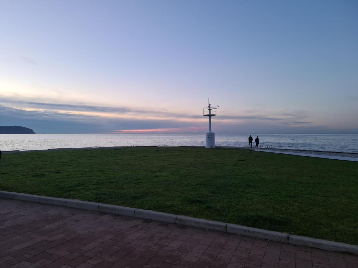 Apartma Sinitus Izola Exteriör bild