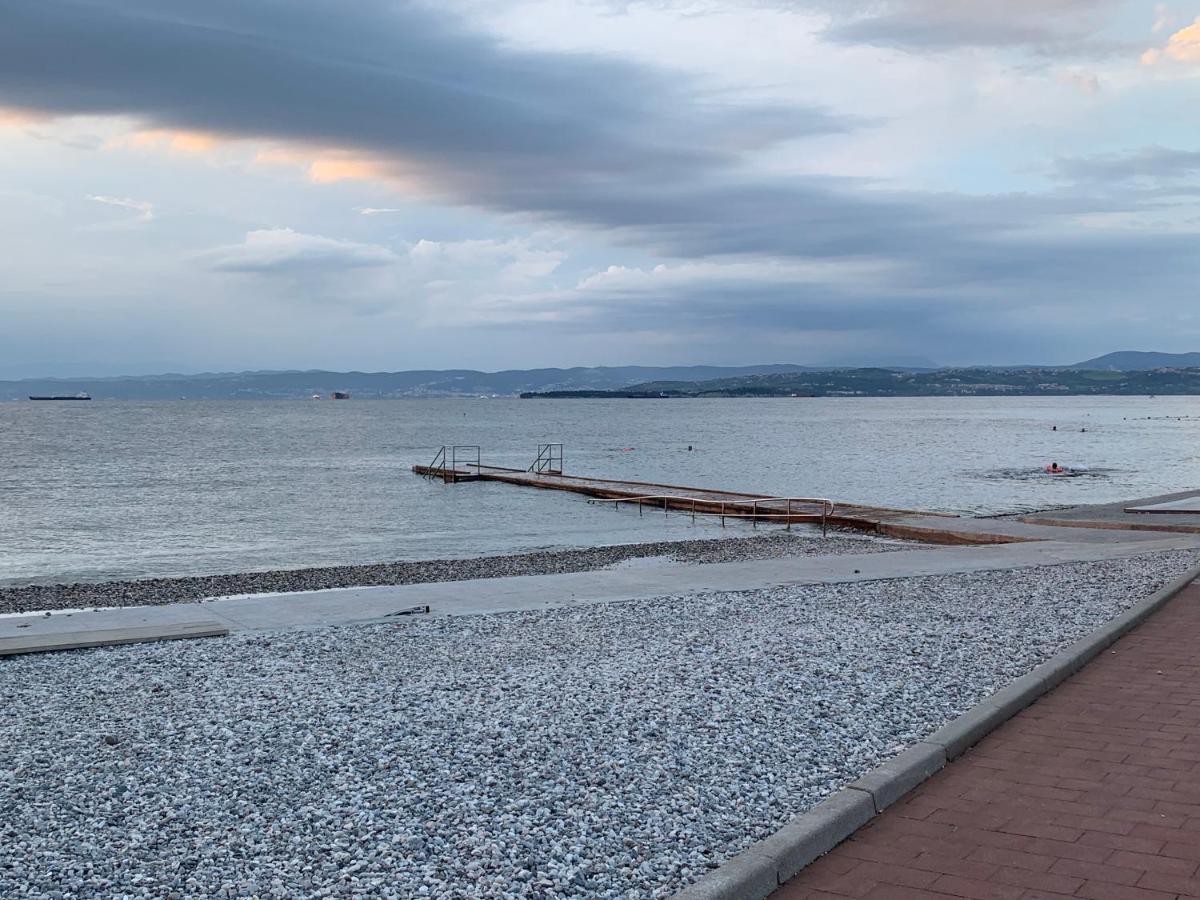Apartma Sinitus Izola Exteriör bild