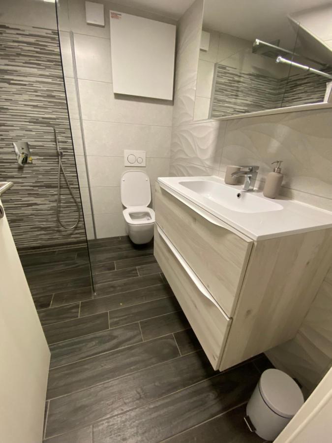 Apartma Sinitus Izola Exteriör bild
