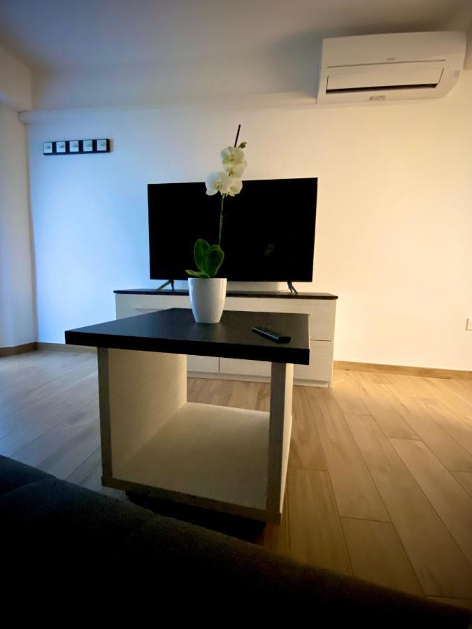 Apartma Sinitus Izola Exteriör bild