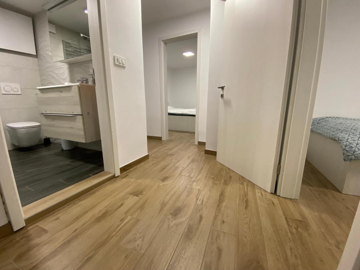 Apartma Sinitus Izola Exteriör bild