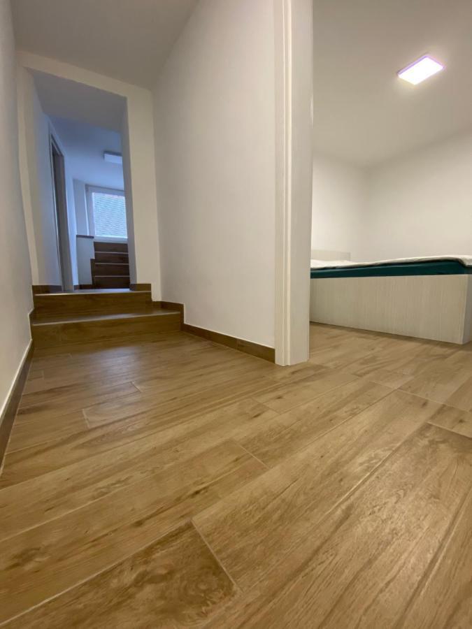 Apartma Sinitus Izola Exteriör bild