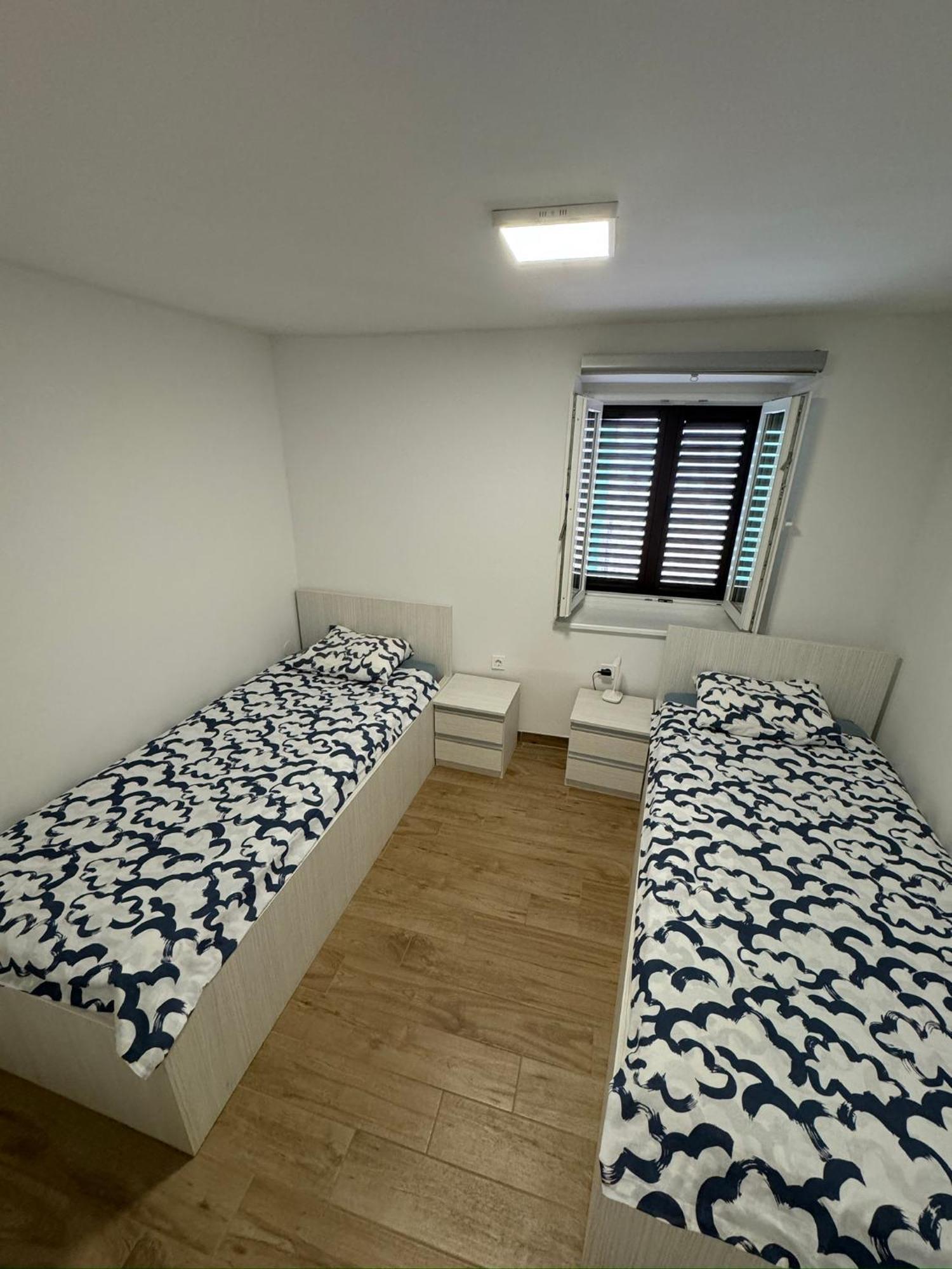 Apartma Sinitus Izola Exteriör bild